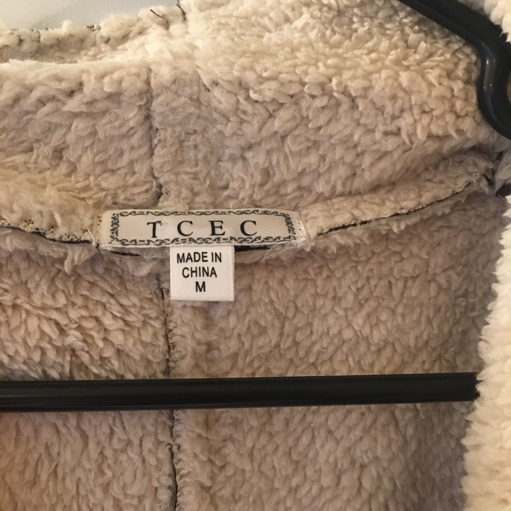 Vest - Picture 2 of 5